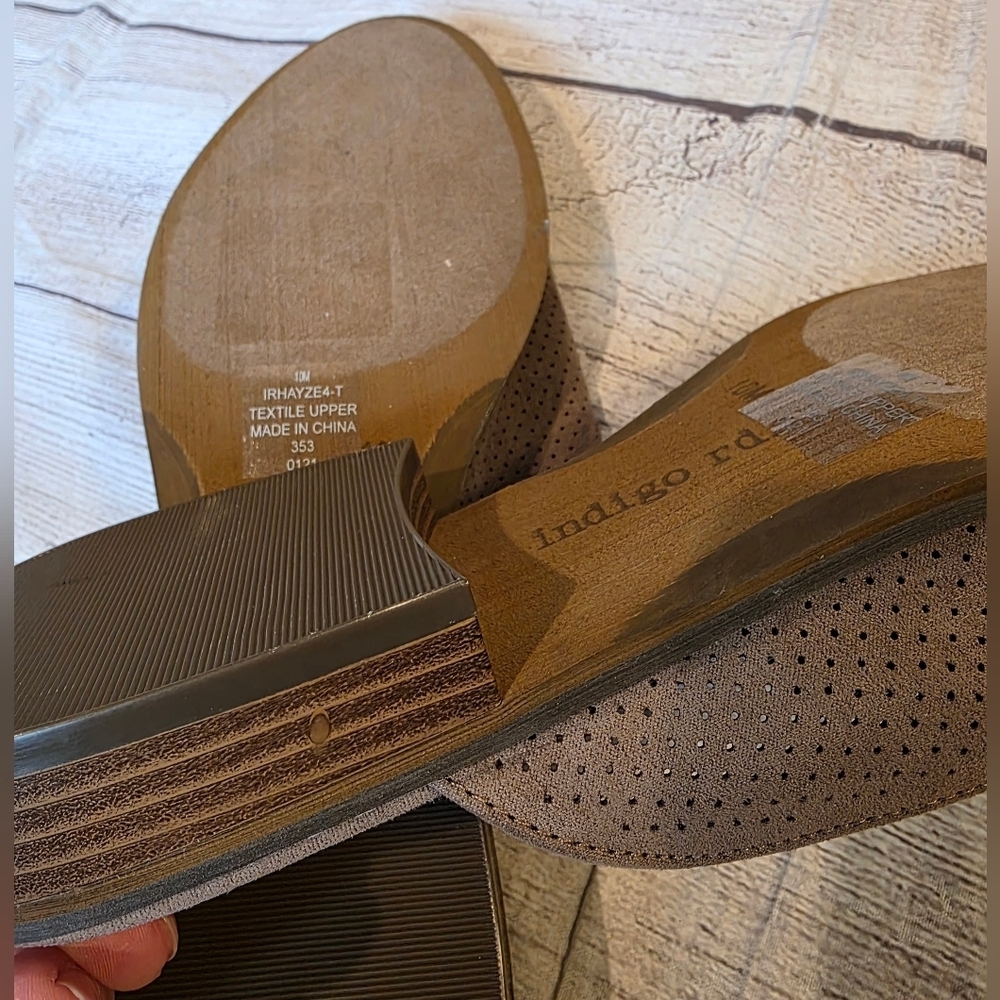 Indigo Rd. Size 10 Hayze Faux Suede Perforated Slip On Taupe Mule Almond Toe New - Picture 7 of 8